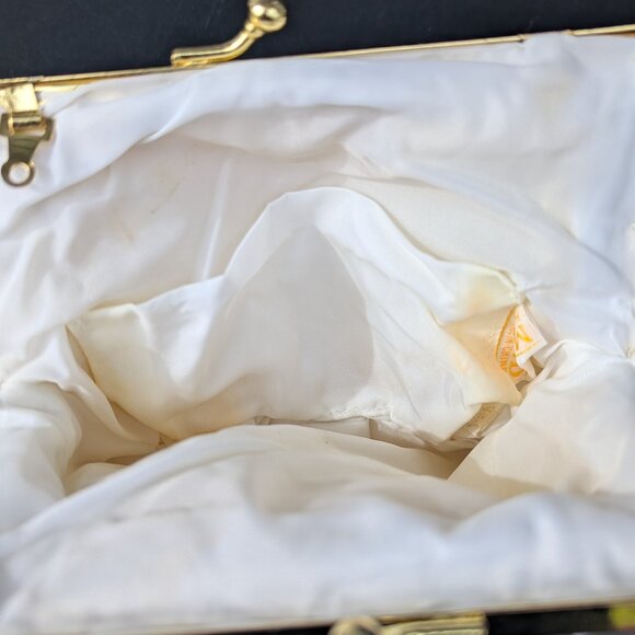 Beautiful beaded cream and pastel clutch purse. - Picture 3 of 6